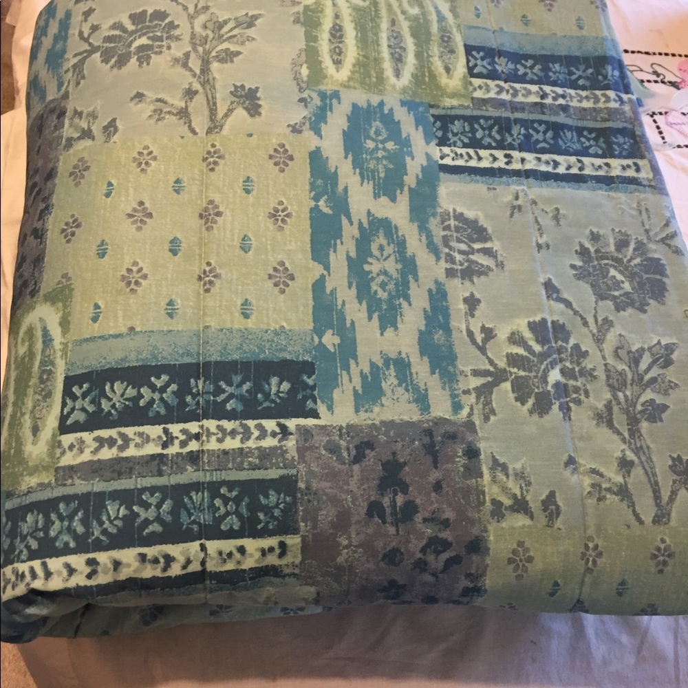 Comforter Queen size like new!!
